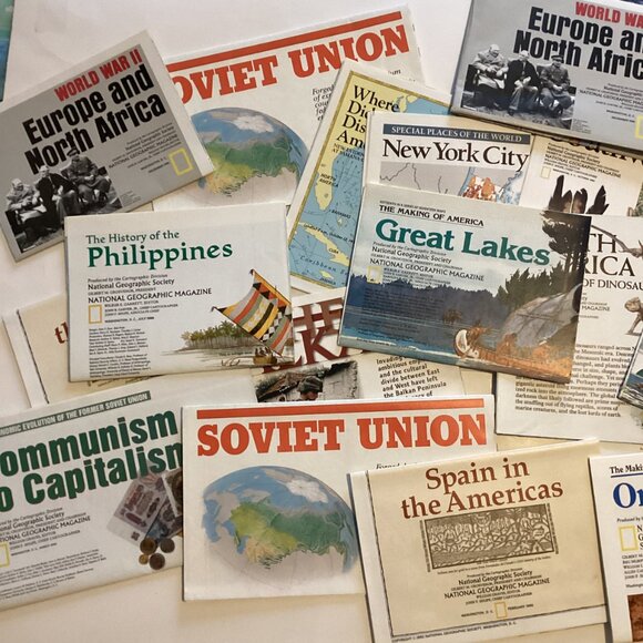 A Big Bundle of Vintage National Geographic Maps of The World Collectable - Picture 10 of 10